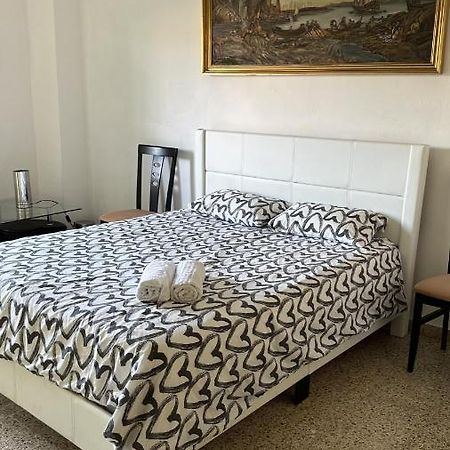 Habitaciones Con O Sin Balcon บาดาโลนา ภายนอก รูปภาพ